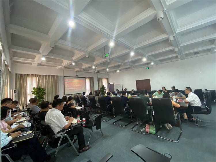 董事長(zhǎng)講黨課.jpg 董事長(zhǎng)講黨課.jpg